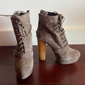 Steve Madden Carnaby Taupe Sued Lace Up Boots